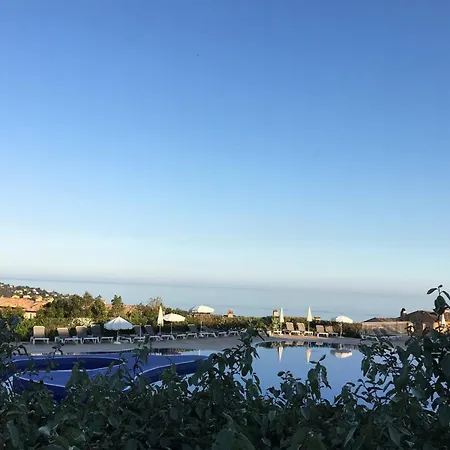 With Pool And Beautiful View Apartmán
